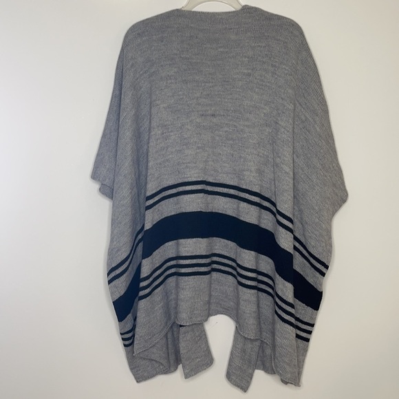 Cupcakes & Cashmere Gray Black Stripes Poncho sz S - Picture 5 of 6